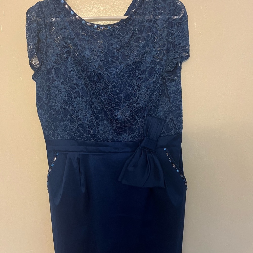 Short blue dress